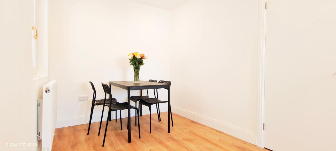 Apartamento Phlox Garden Sutton  Exterior foto