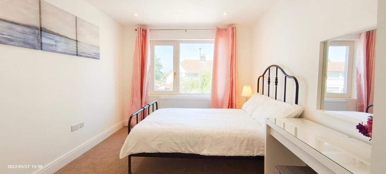 Apartamento Phlox Garden Sutton  Exterior foto