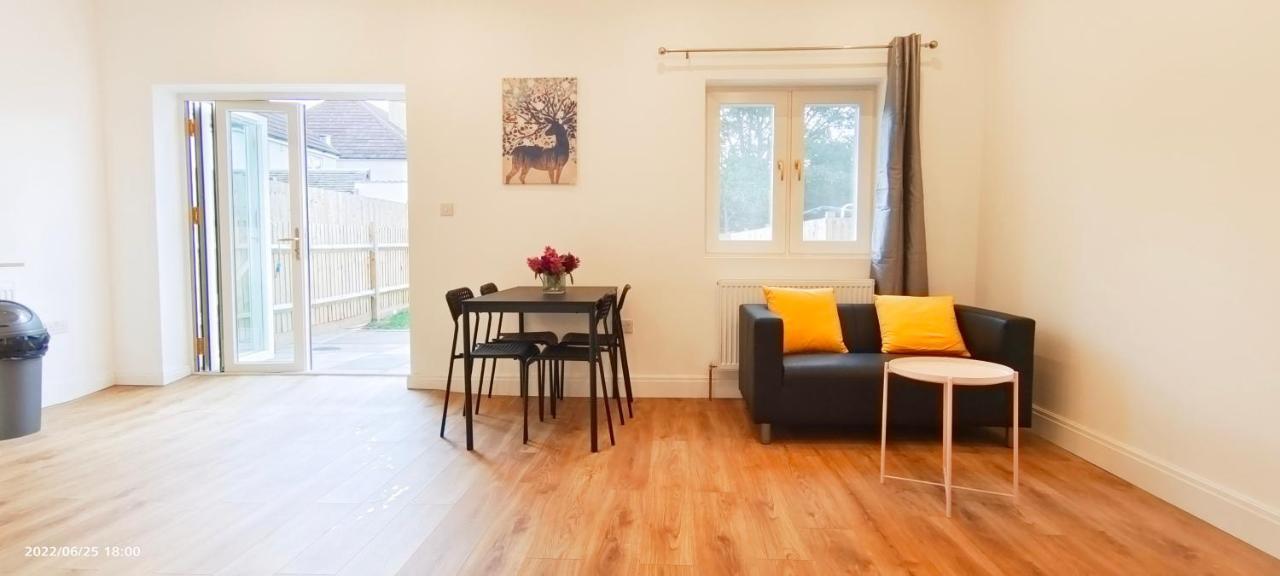 Apartamento Phlox Garden Sutton  Exterior foto