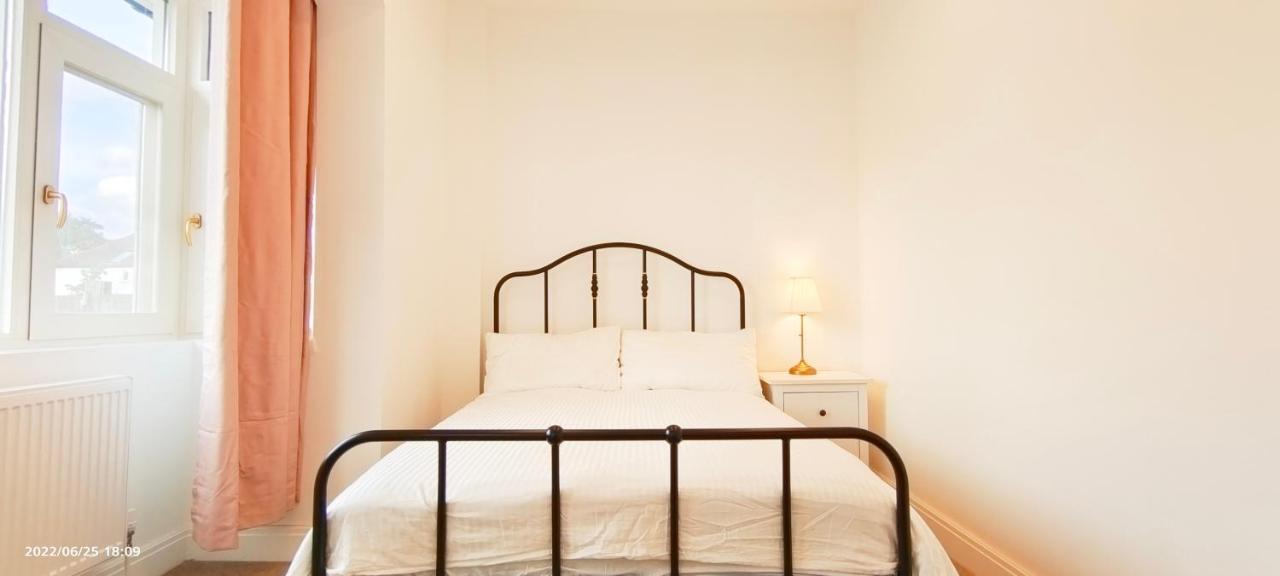 Apartamento Phlox Garden Sutton  Exterior foto