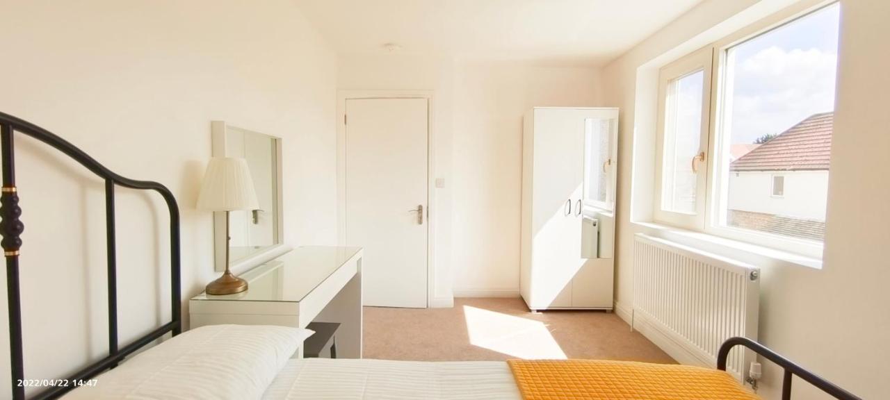 Apartamento Phlox Garden Sutton  Exterior foto